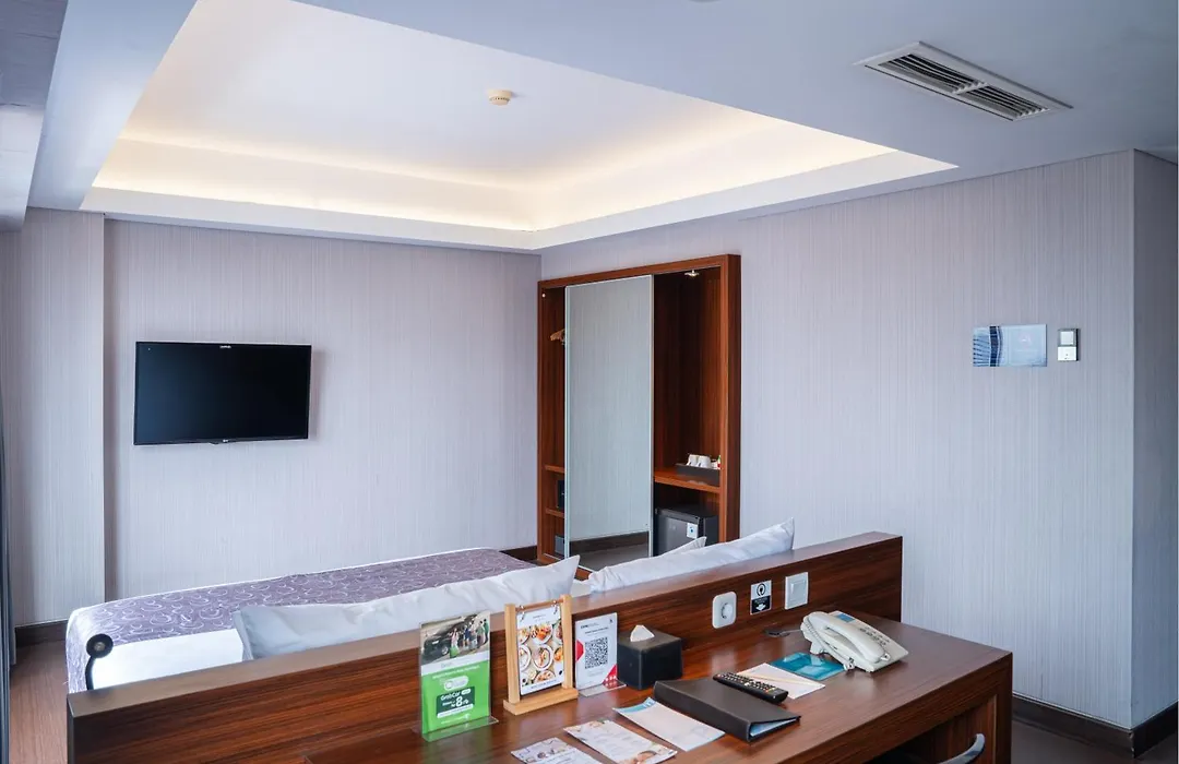 Crown Prince Hotel Surabaya Managed By Midtown Indonesia-1