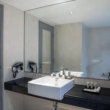 CROWN PRINCE Hotel Surabaya Managed by Midtown Indonesia-3